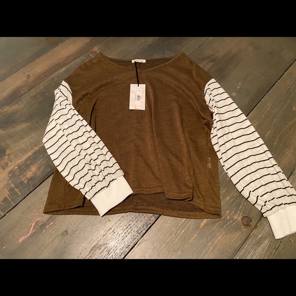 Never Worn Sweater - Picture 2 of 2